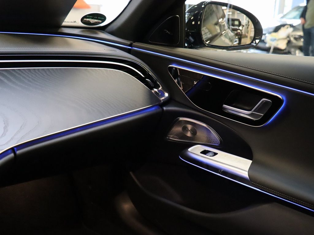Mercedes-Benz E 300 2025