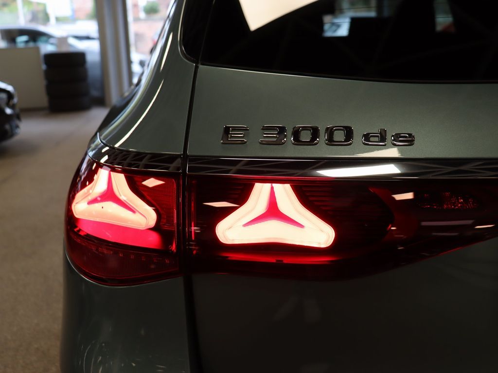 Mercedes-Benz E 300 2025