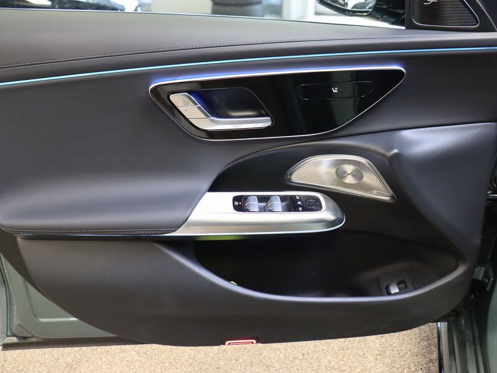 Mercedes-Benz E 300 2025