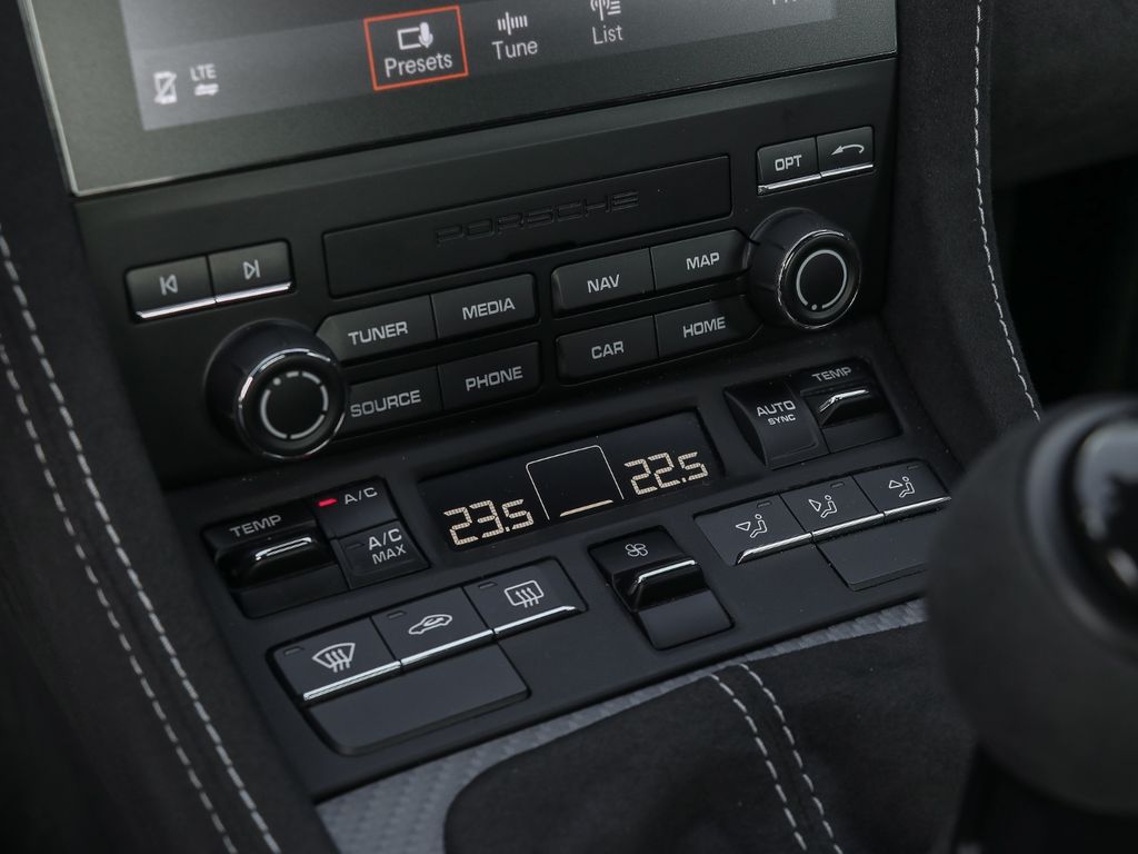 Porsche Cayman 2024