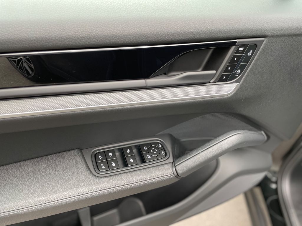 Porsche Cayenne 2025