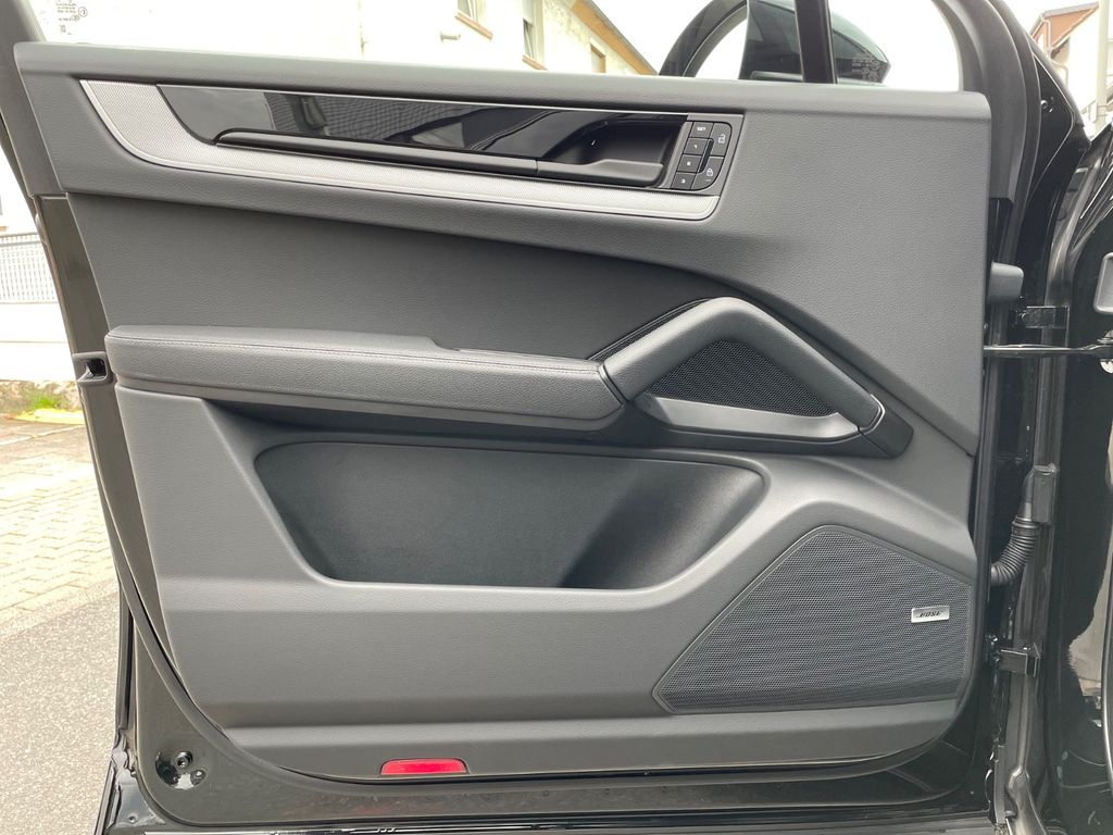 Porsche Cayenne 2025