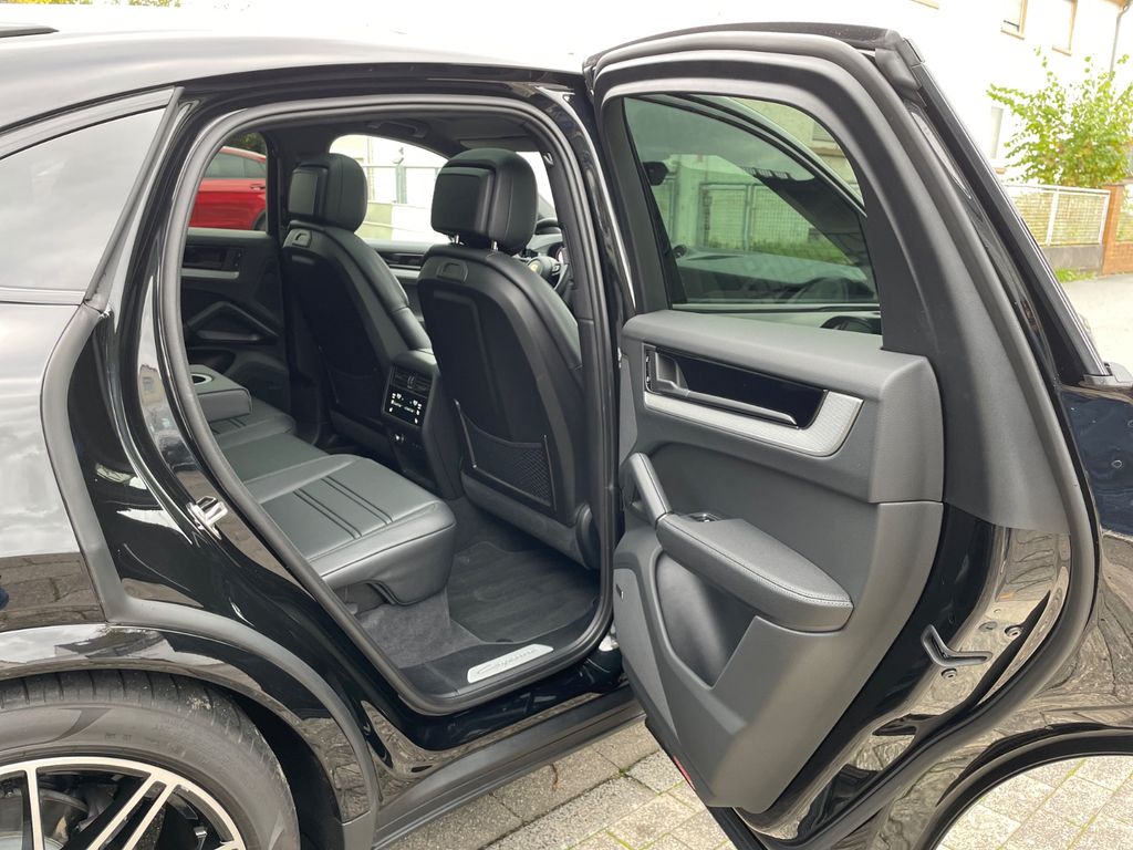 Porsche Cayenne 2025