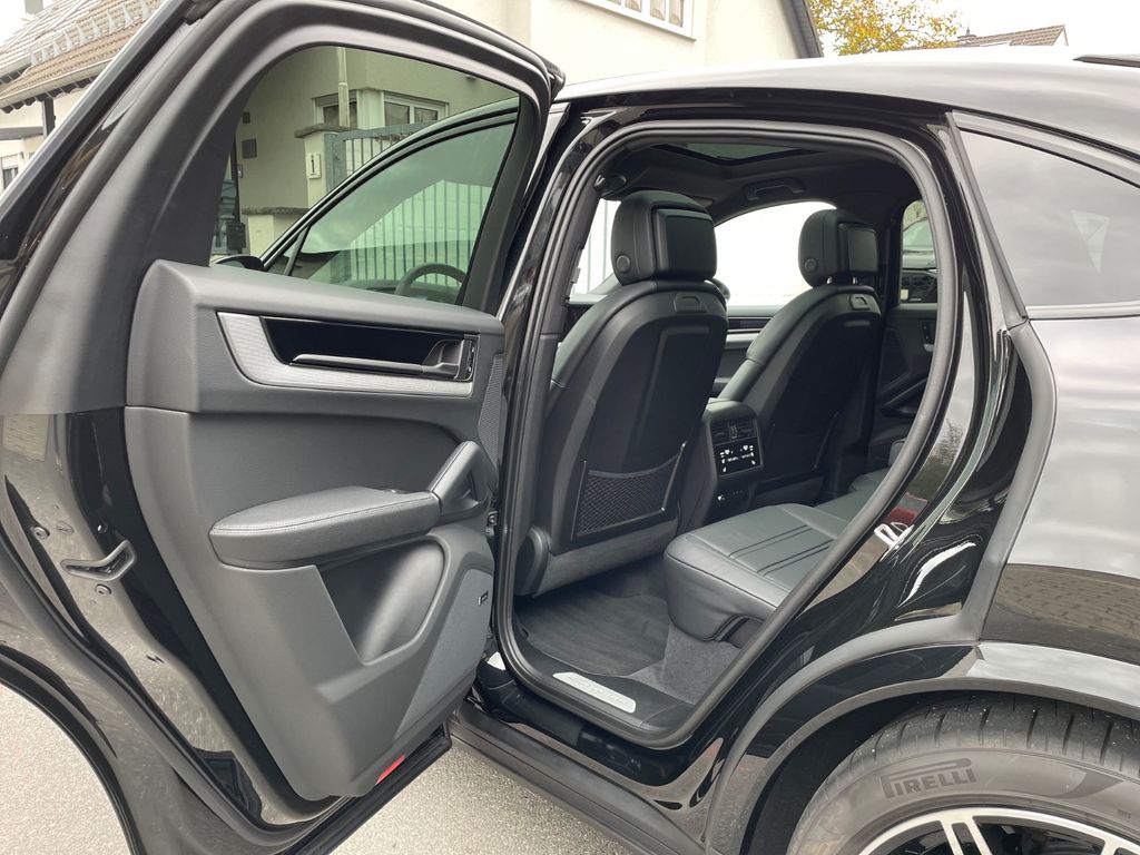 Porsche Cayenne 2025