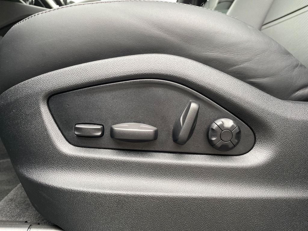 Porsche Cayenne 2025