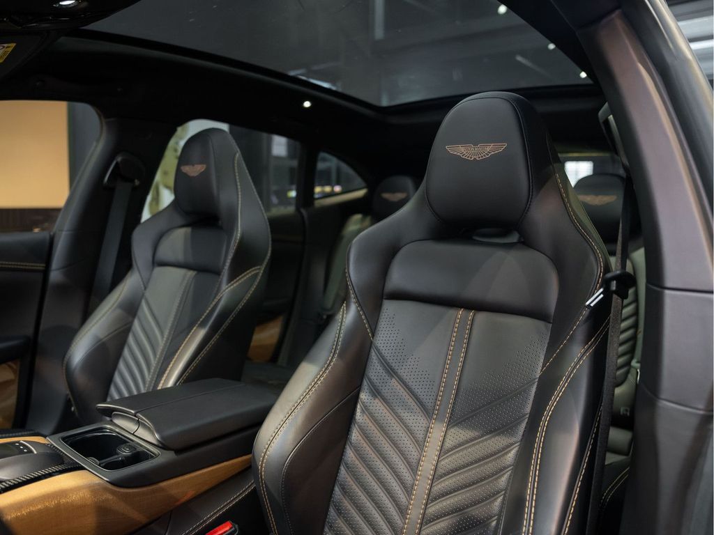 Aston Martin DBX 2023