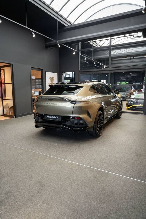 Aston Martin DBX 2023