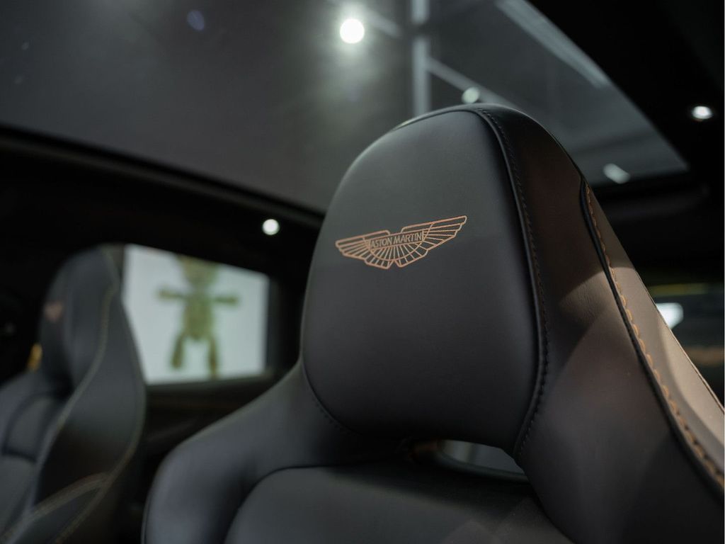 Aston Martin DBX 2023