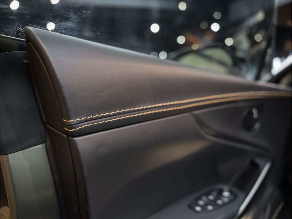 Aston Martin DBX 2023