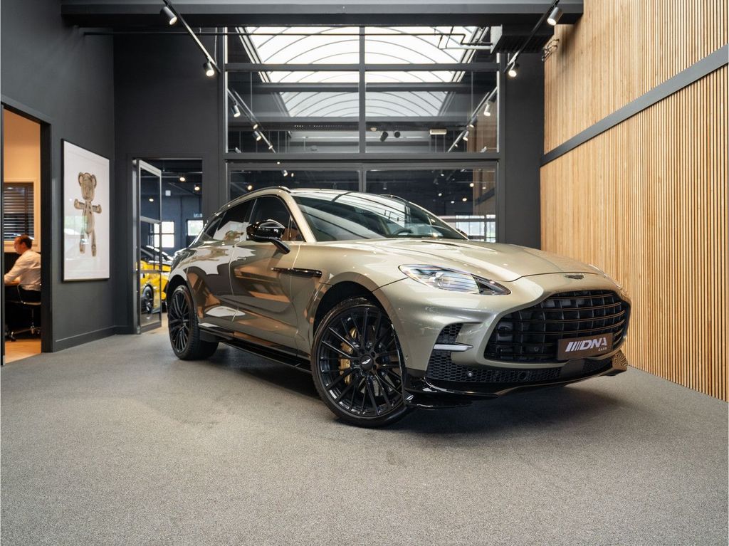 Aston Martin DBX 2023