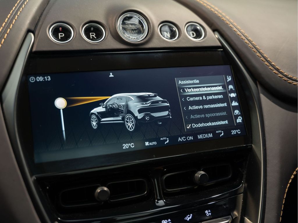 Aston Martin DBX 2023