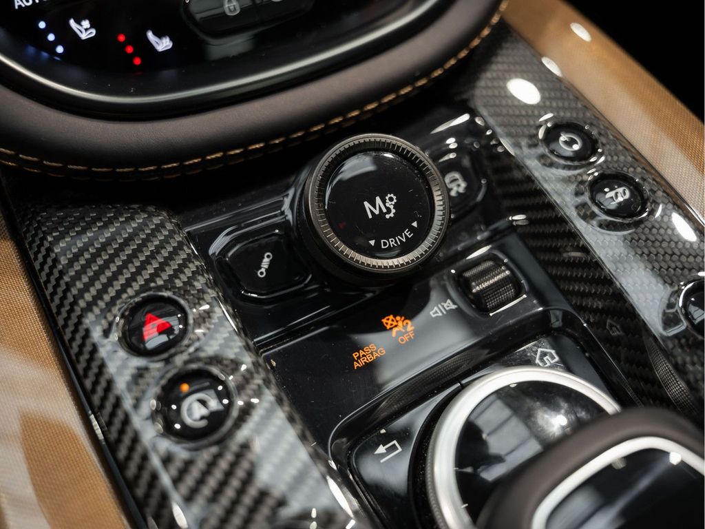 Aston Martin DBX 2023