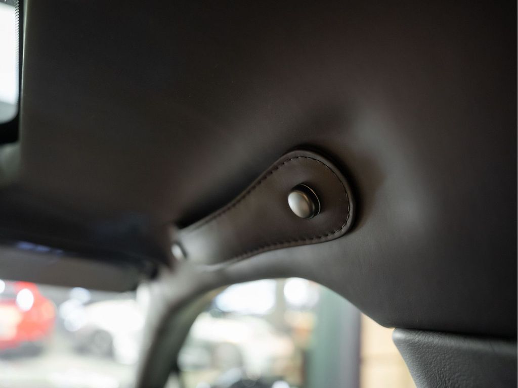 Aston Martin DBX 2023