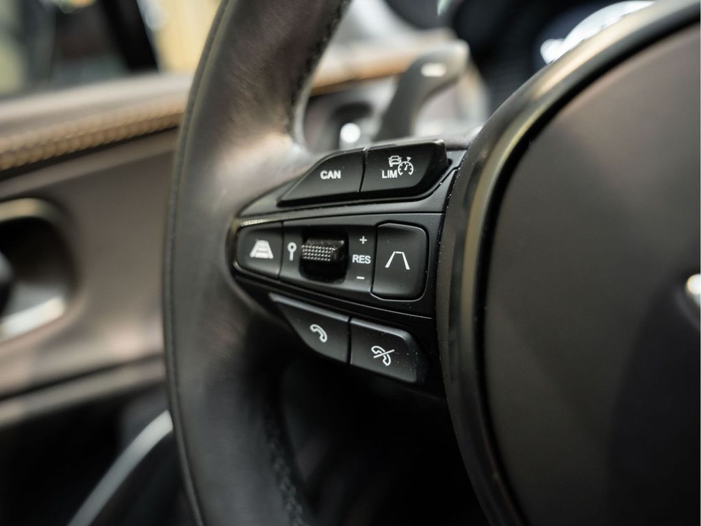 Aston Martin DBX 2023