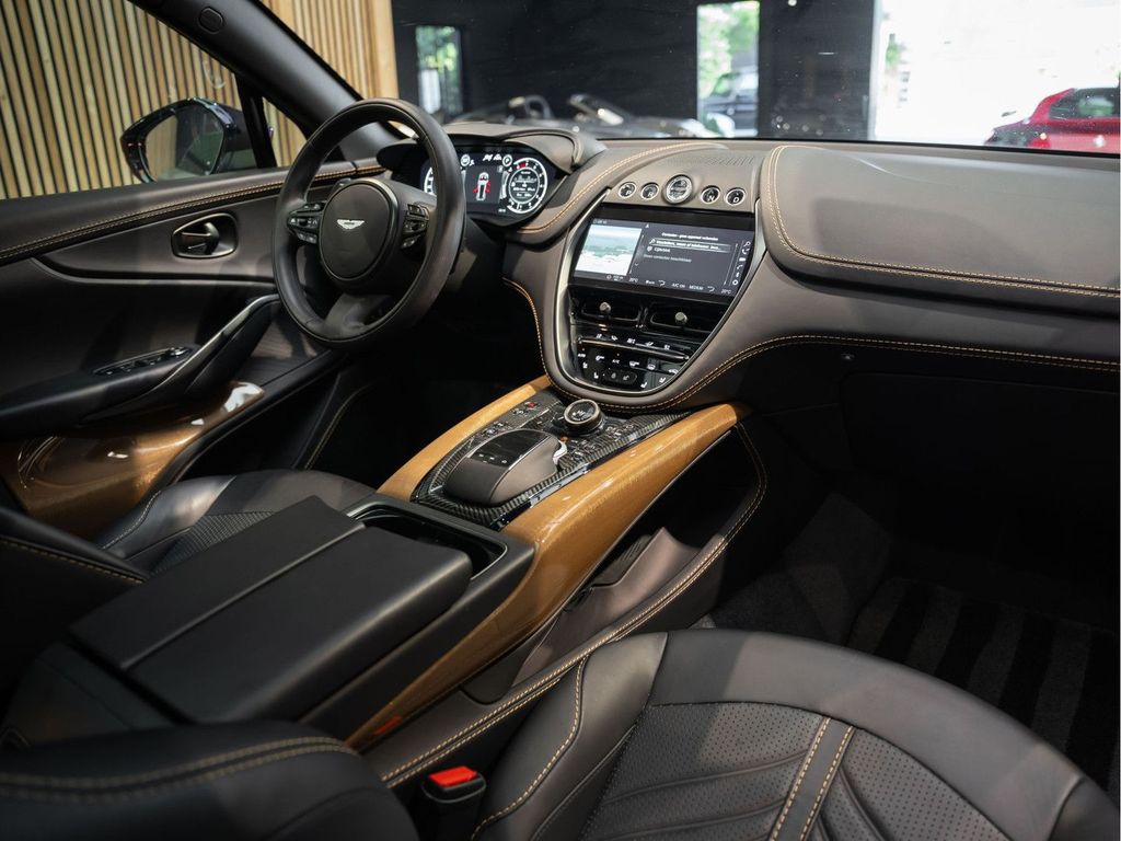 Aston Martin DBX 2023