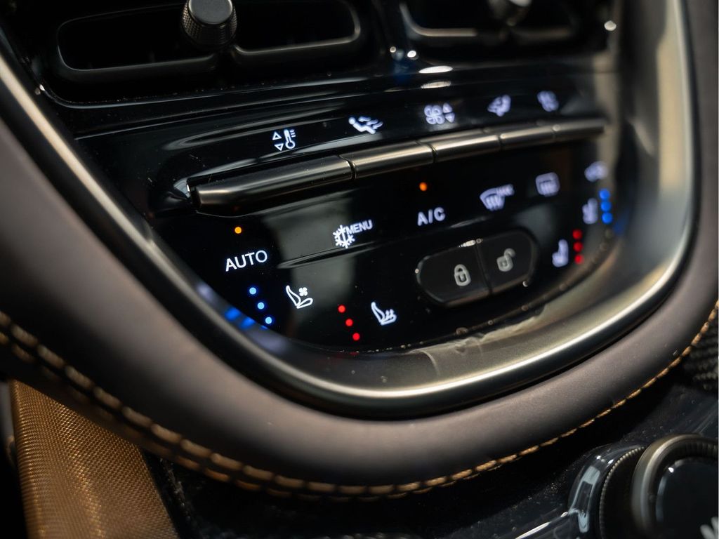 Aston Martin DBX 2023