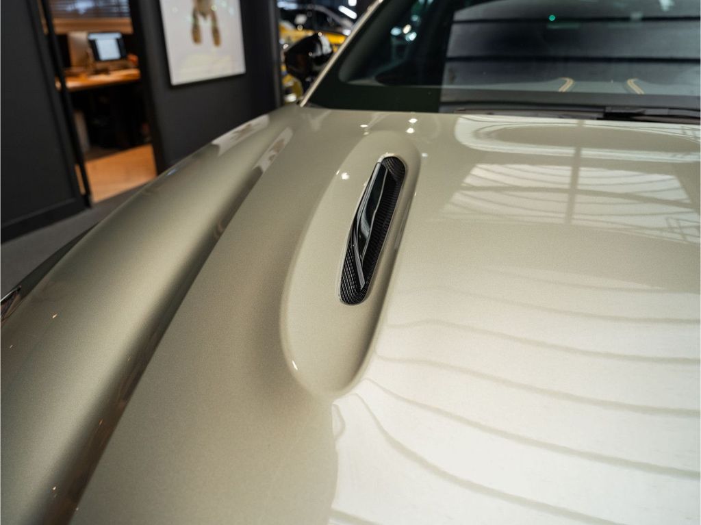 Aston Martin DBX 2023