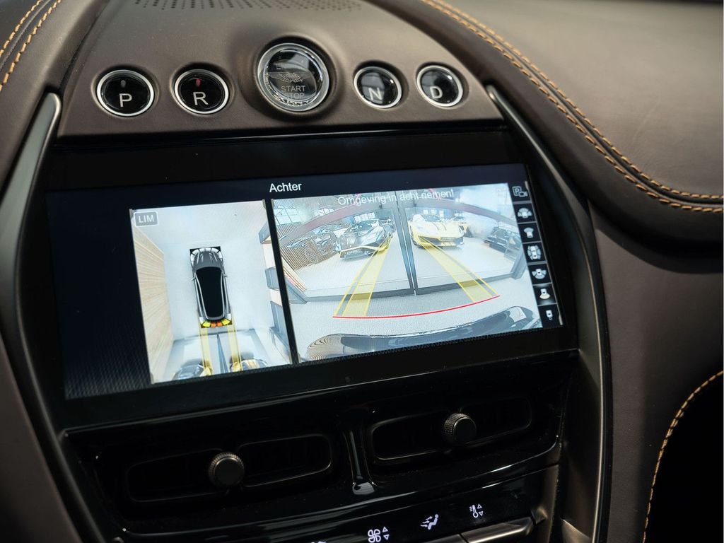 Aston Martin DBX 2023