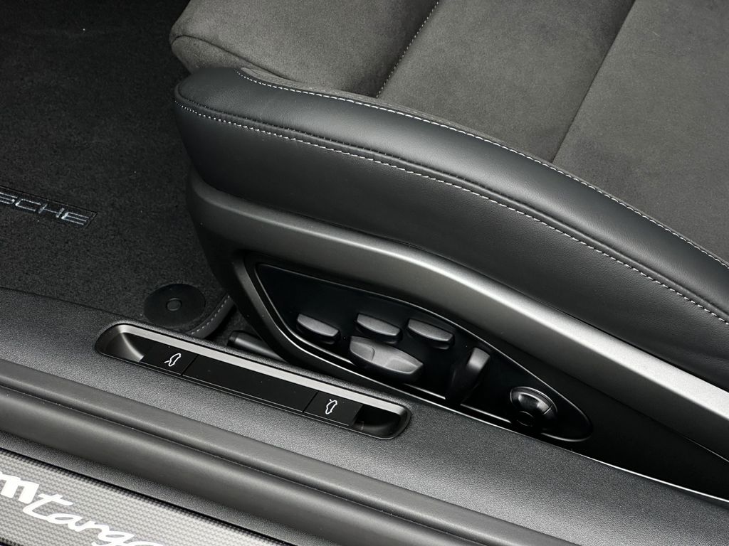 Porsche 992 2025