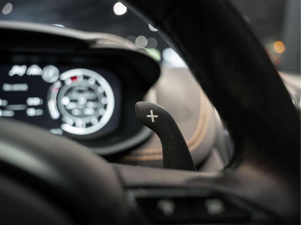 Aston Martin DBX 2023