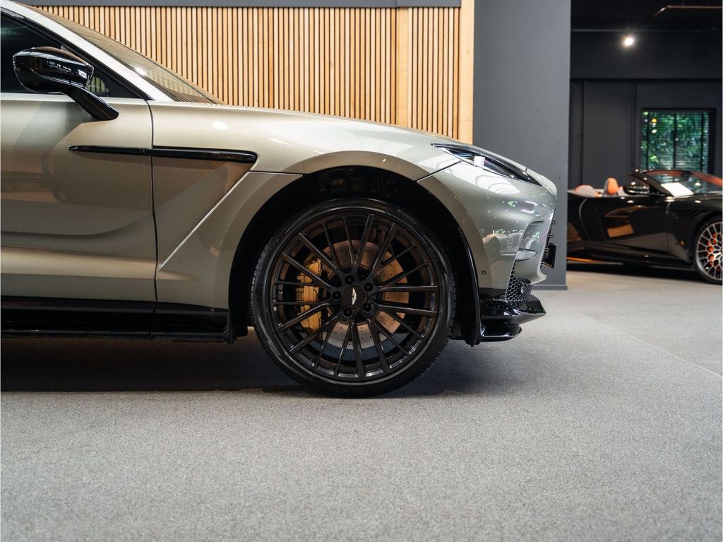 Aston Martin DBX 2023