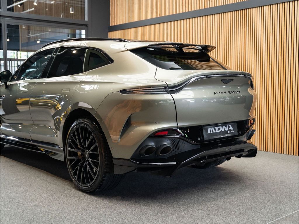 Aston Martin DBX 2023