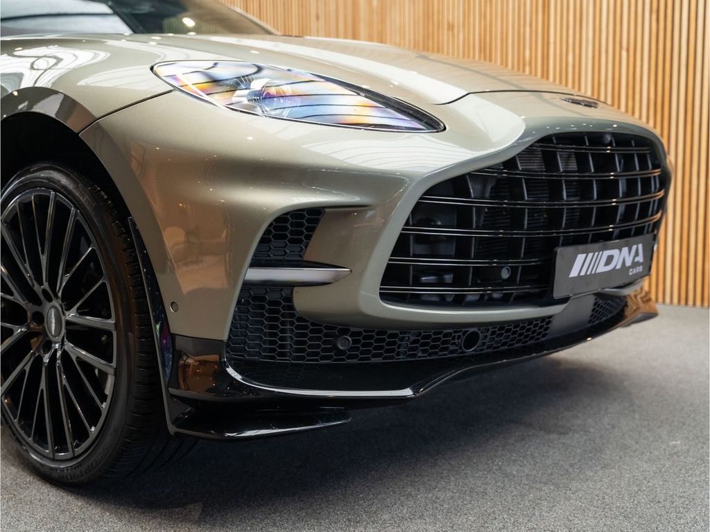 Aston Martin DBX 2023