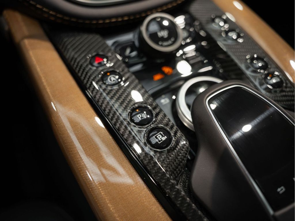 Aston Martin DBX 2023