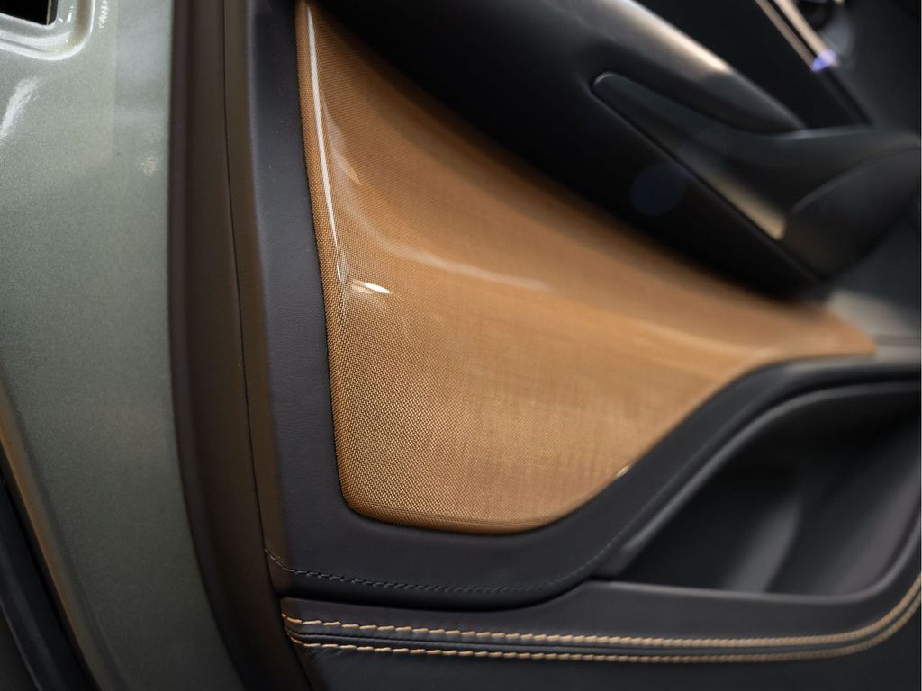 Aston Martin DBX 2023