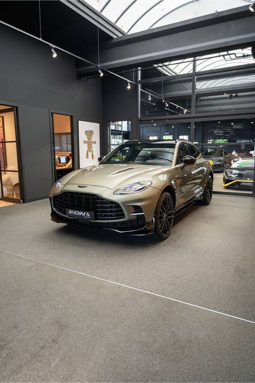 Aston Martin DBX 2023