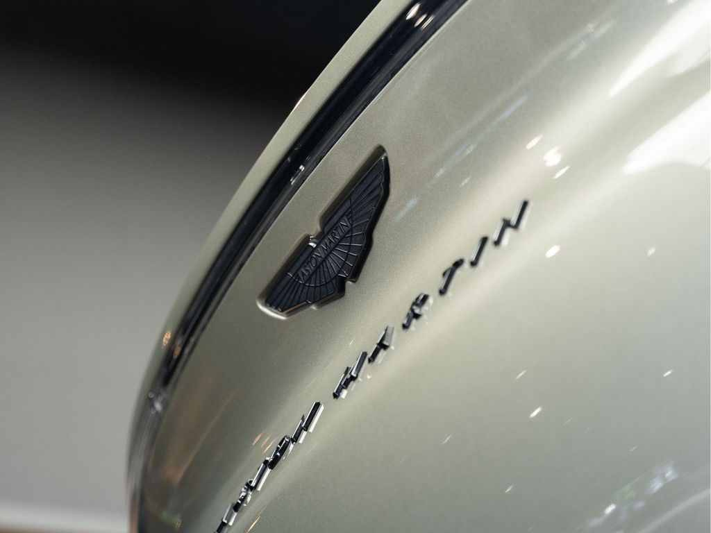 Aston Martin DBX 2023