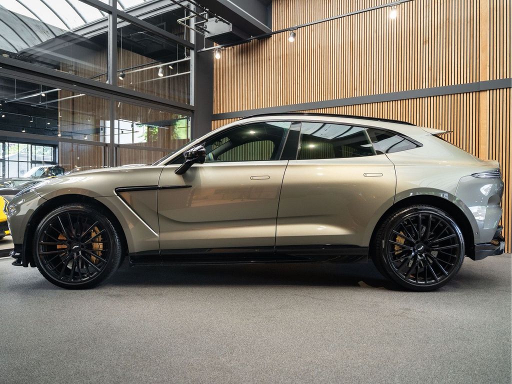 Aston Martin DBX 2023