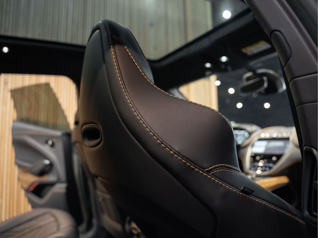 Aston Martin DBX 2023