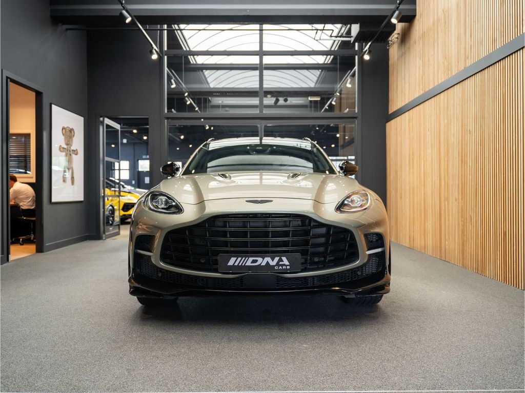 Aston Martin DBX 2023
