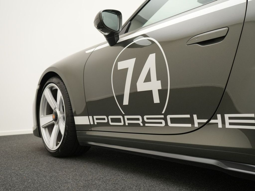 Porsche 992 2025