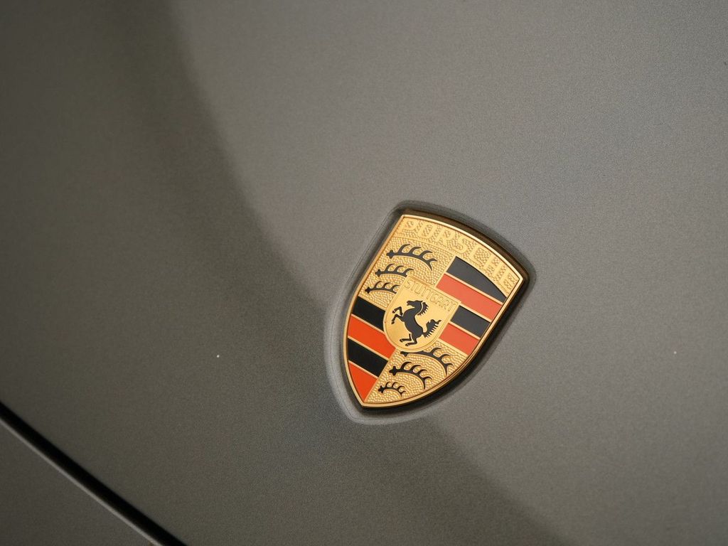 Porsche 992 2025