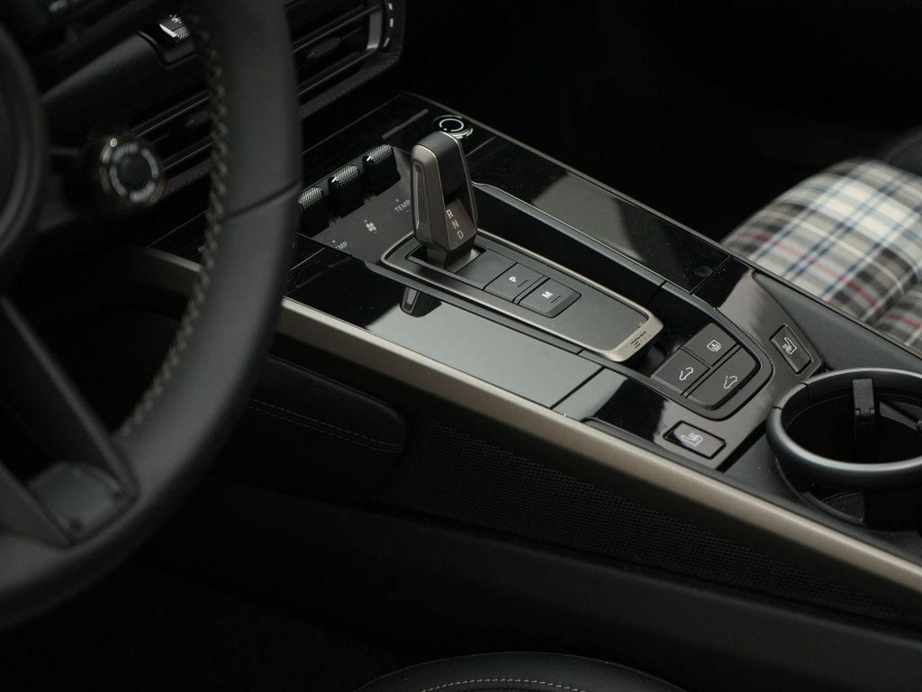 Porsche 992 2025