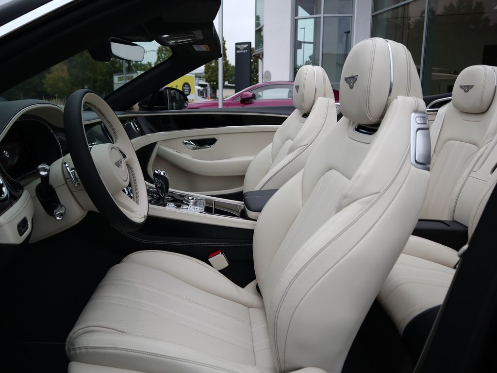 Bentley Continental GTC 2025
