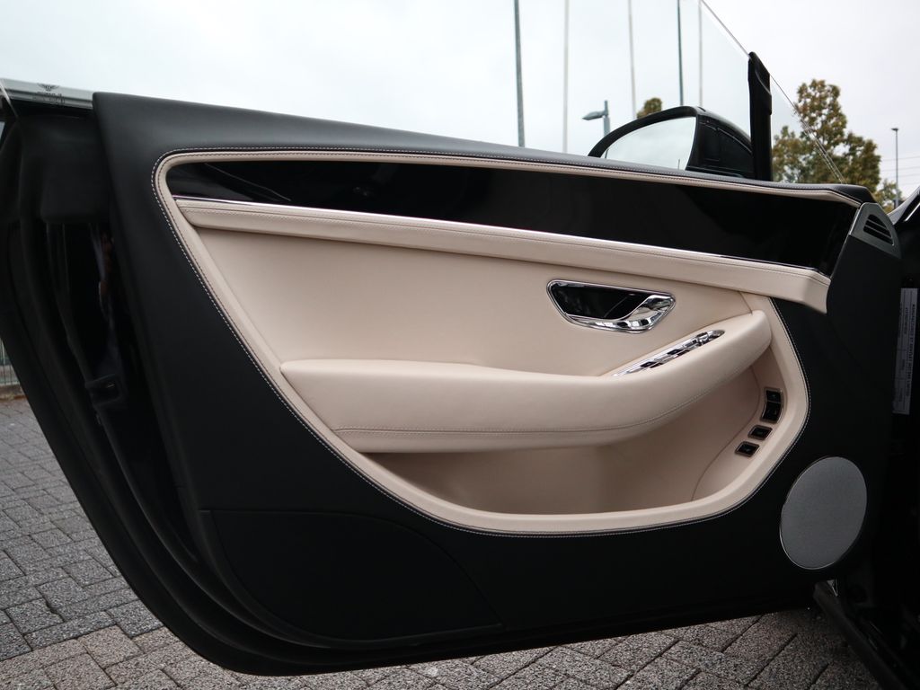 Bentley Continental GTC 2025