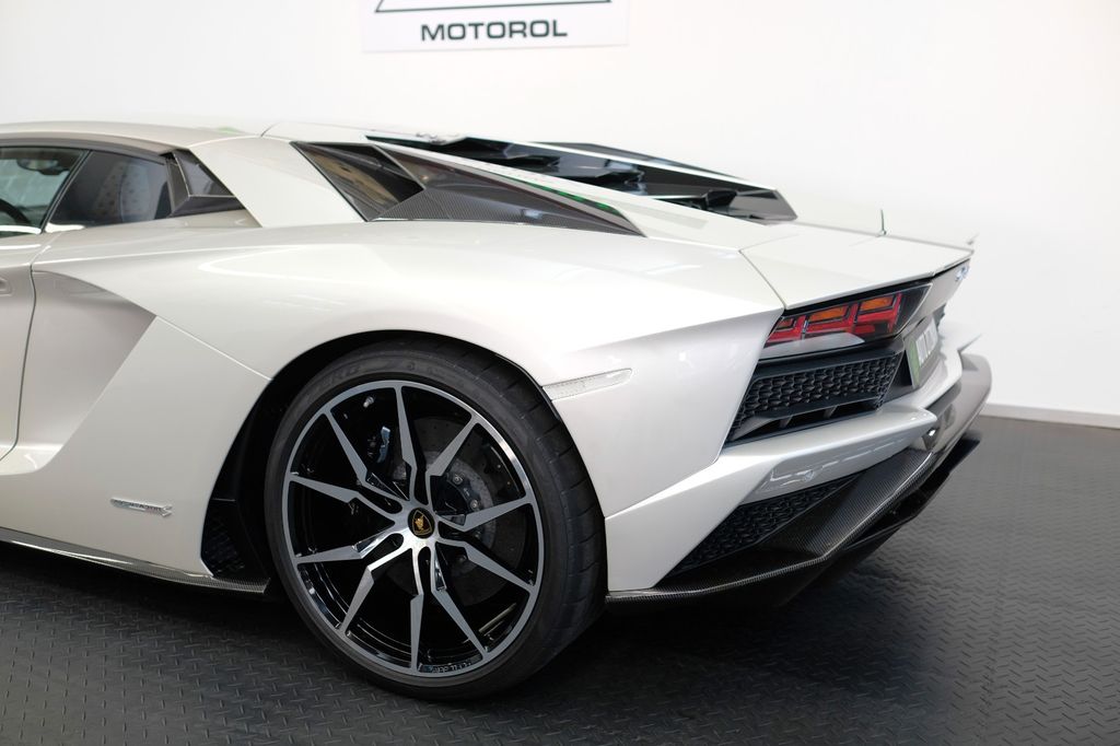 Lamborghini Aventador 2019