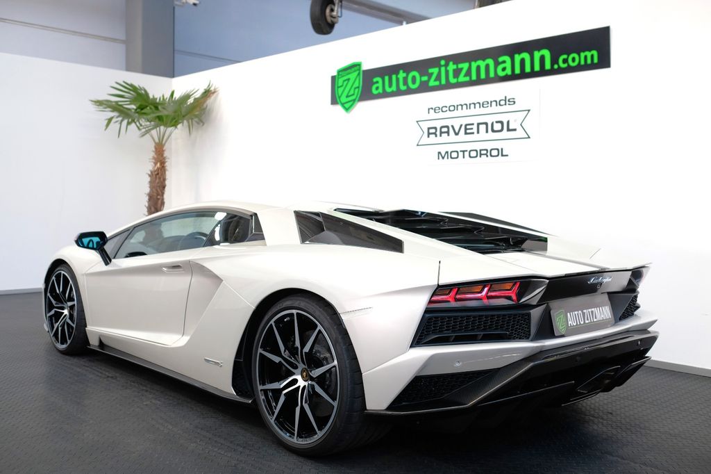 Lamborghini Aventador 2019