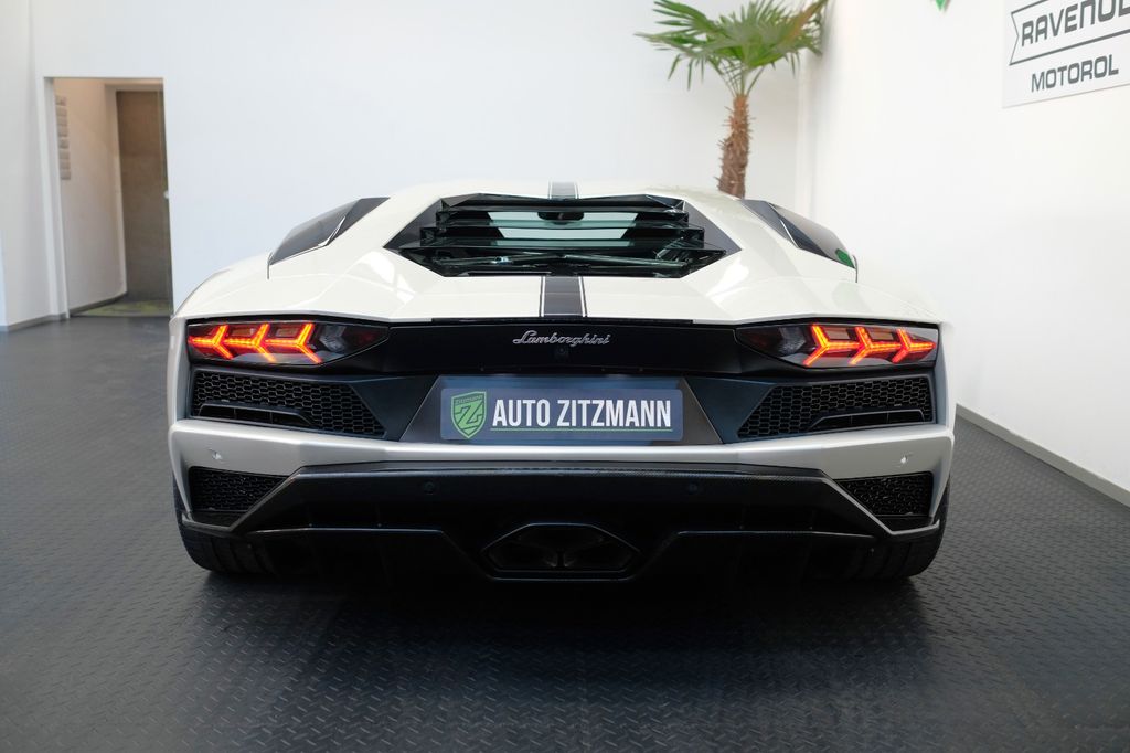Lamborghini Aventador 2019