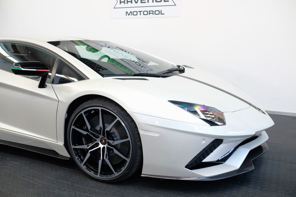 Lamborghini Aventador 2019