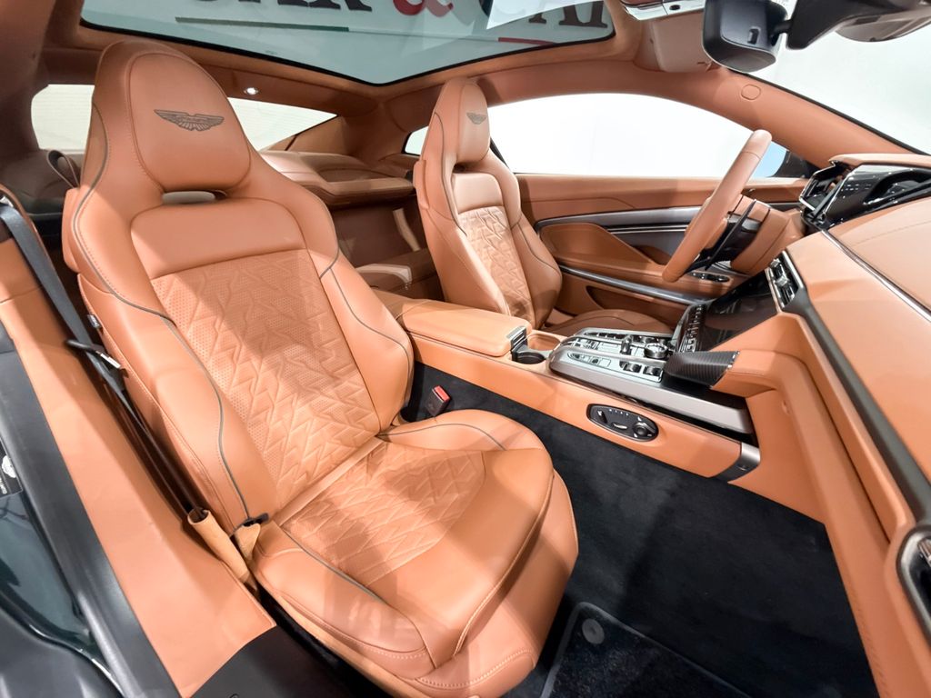 Aston Martin Vanquish 2025