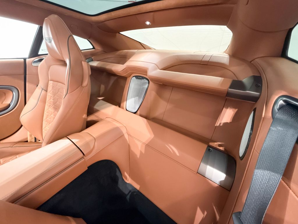 Aston Martin Vanquish 2025