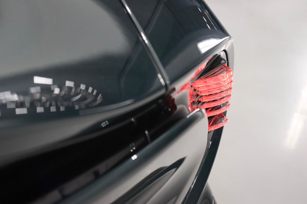 Aston Martin Vanquish 2025