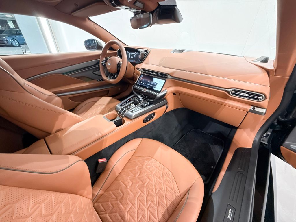 Aston Martin Vanquish 2025