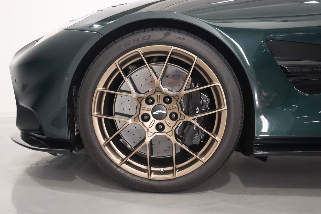 Aston Martin Vanquish 2025