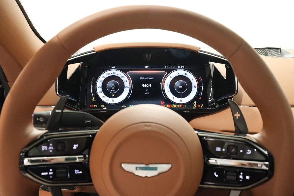 Aston Martin Vanquish 2025