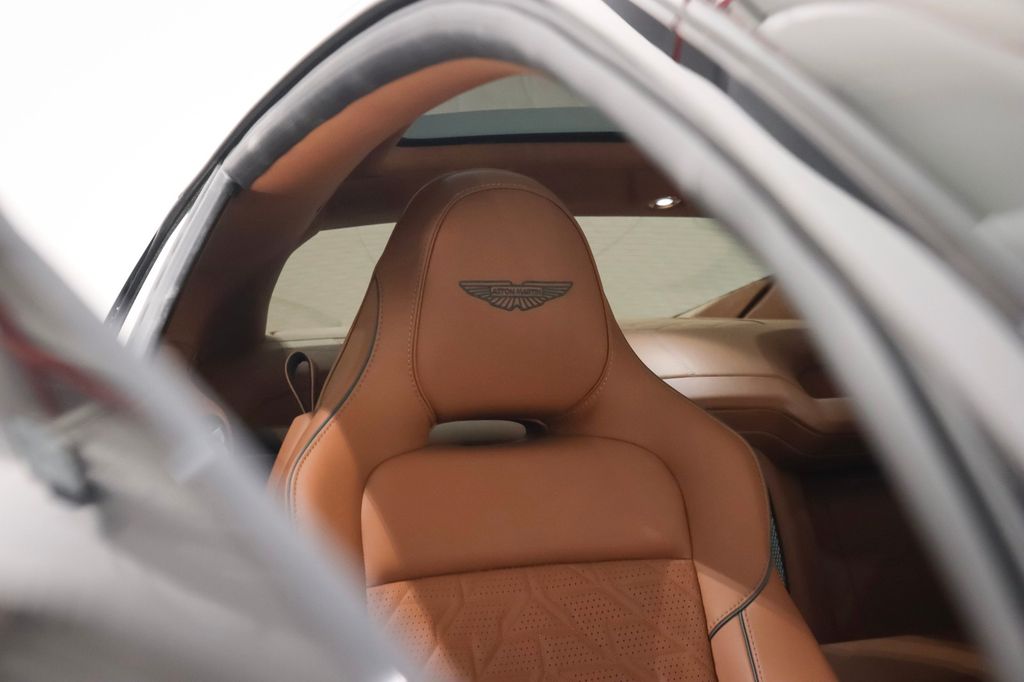 Aston Martin Vanquish 2025